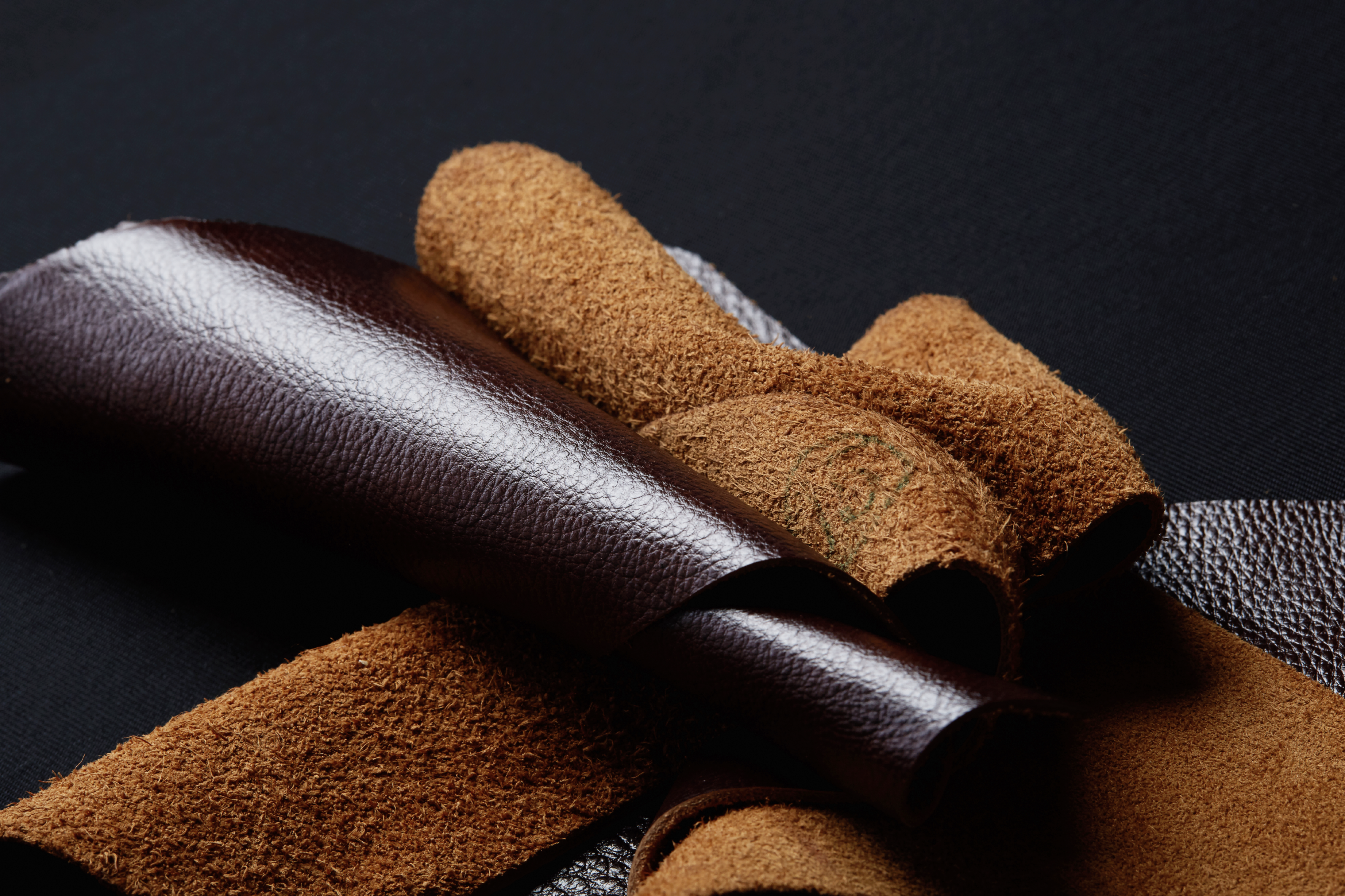 3 Easy Methods to Tell the Difference Between Genuine Leather and PU Leather Sofas!